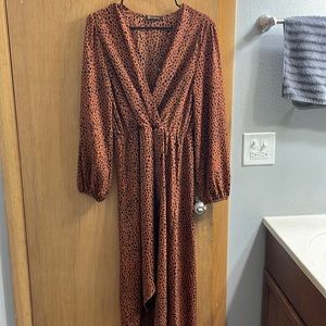 Long sleeved maxi dress with slit in front. Purchased on Shein. Never worn.